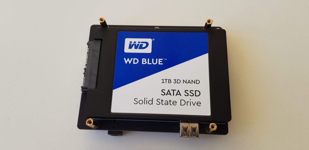 WD BLUE WDS100T2B0A on X825